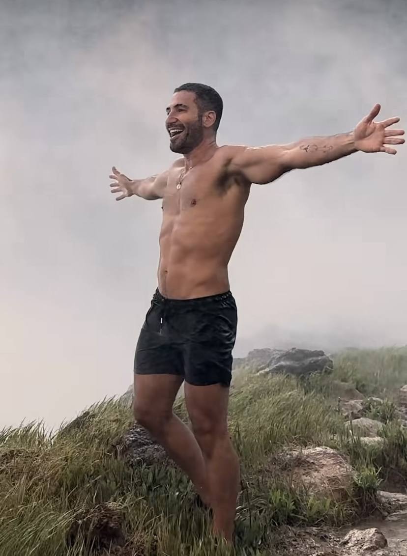 El actor Miguel Ángel Silvestre en la Serra d'Espadan.