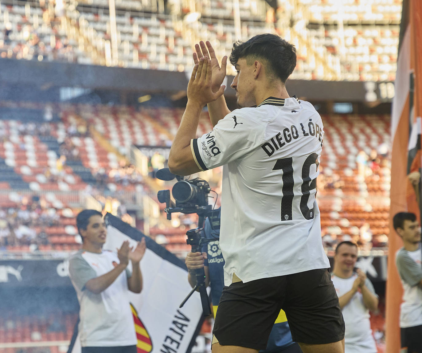 Así ha sido la presentación del Valencia 2023-24 en Mestalla