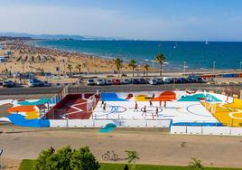 Pista de baloncesto en la Marina de Valencia.