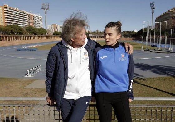 Rafa Blanquer y su hija Paula Blanquer, en el Estadio del Turia, donde habitualmente entrenan.