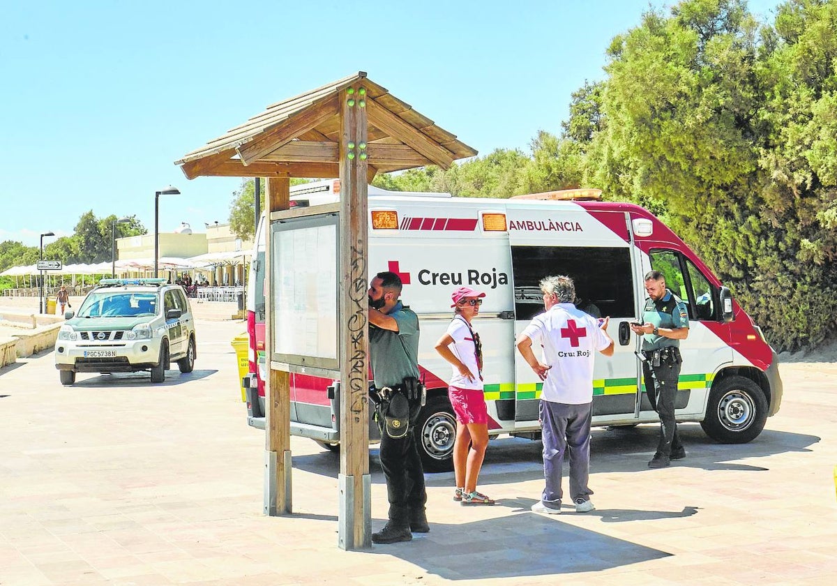 Asistencia sanitaria en una playa valenciana.