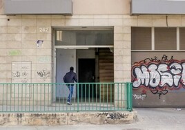 La fachada del edificio ocupado ilegalmente en la avenida Constitución.