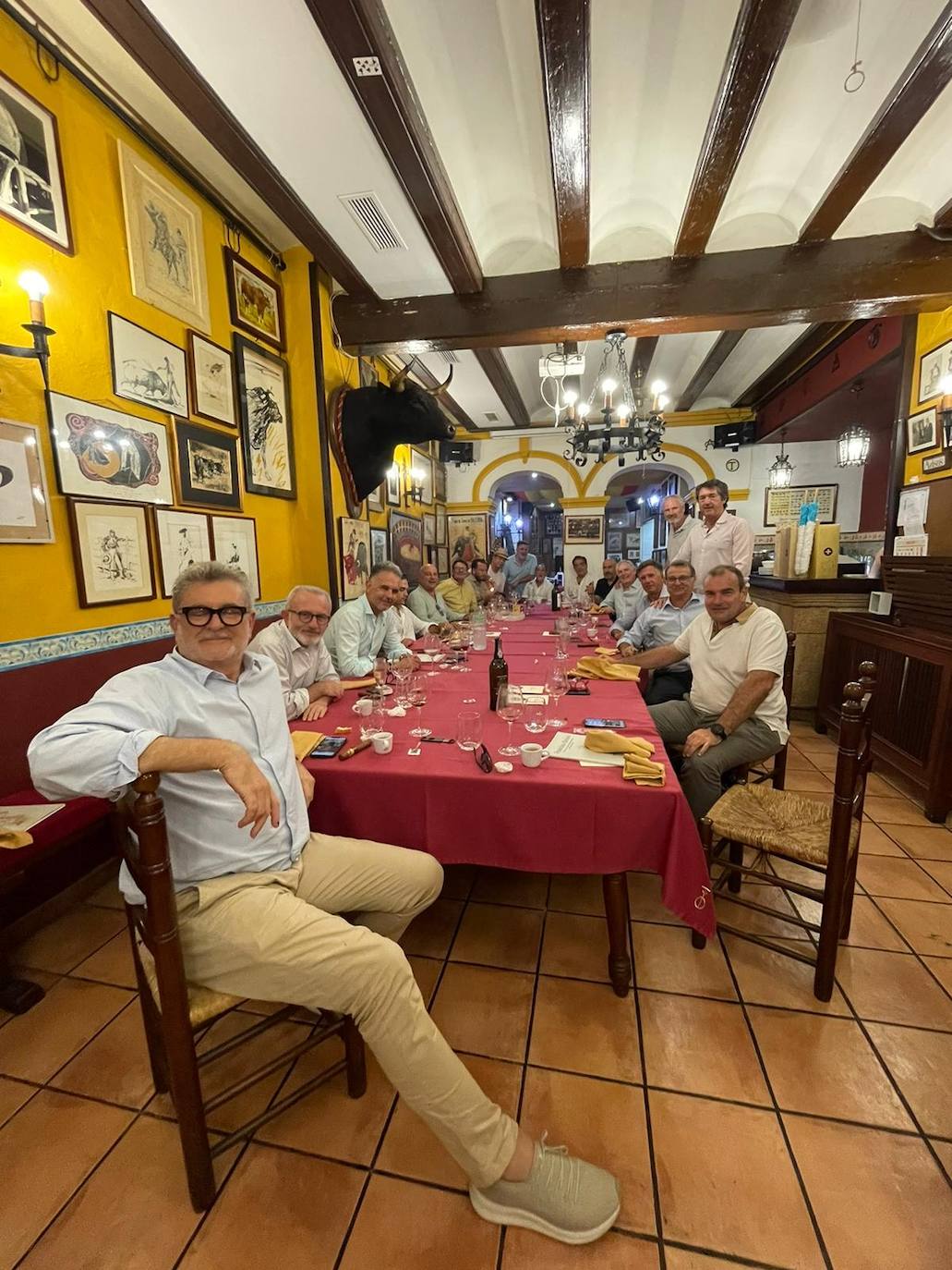 Comida de la asociación Tinto y Oro con José Luis Ortiz como anfitrión.