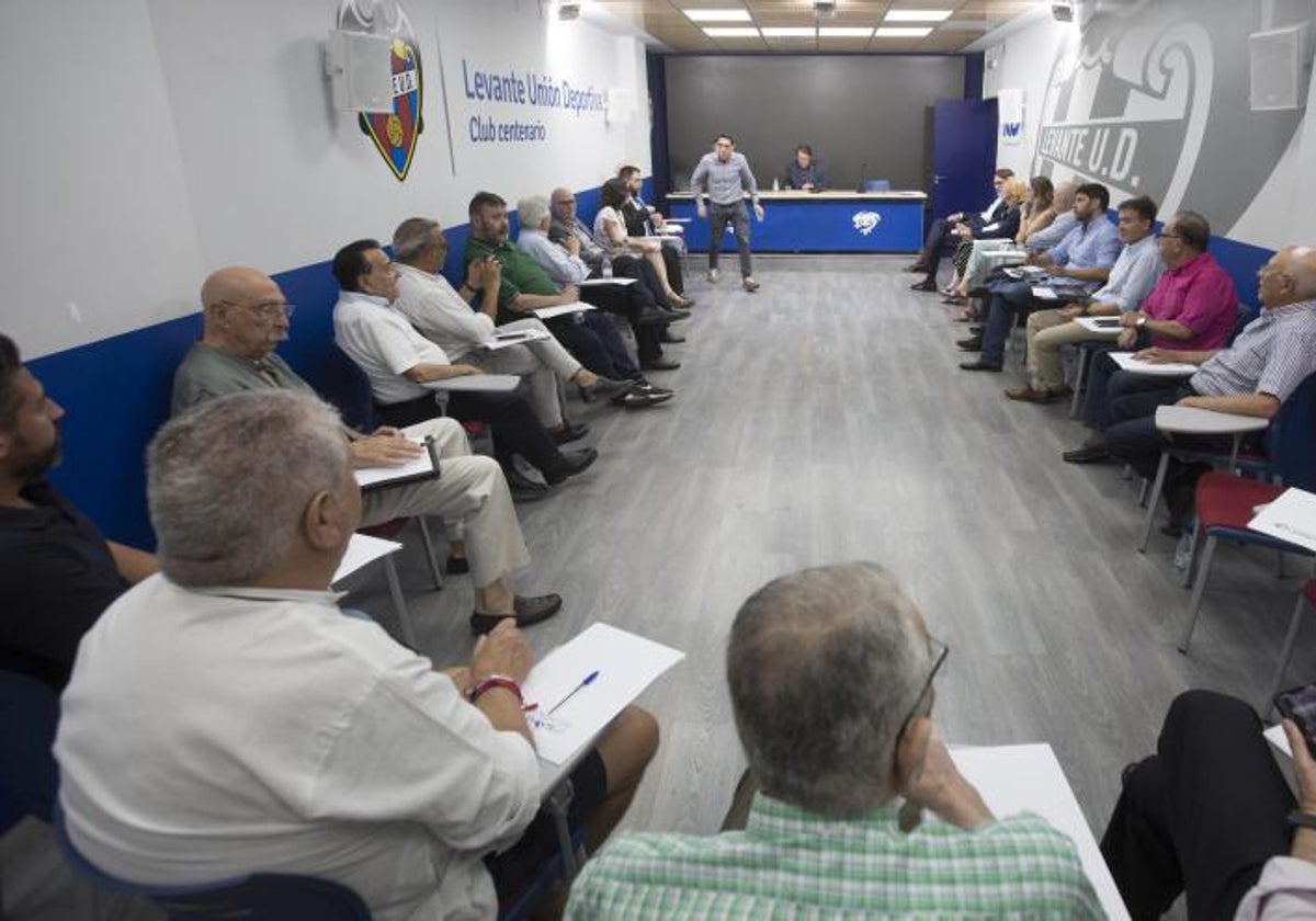 Una de las reuniones del patronato de la Fundación de este verano.