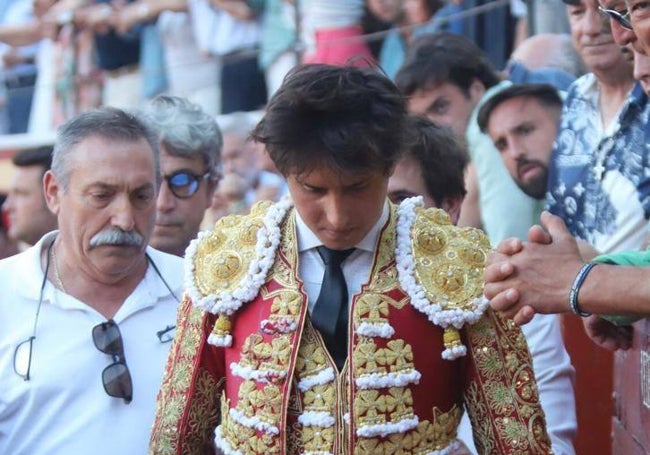 El torero, cabizbajo, tras el incidente.