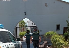 Los agentes de la Guardia Civil detuvieron al presunto autor de los hechos.