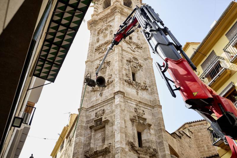 Bajada de las campanas de la iglesia Santa Catalina en Valencia