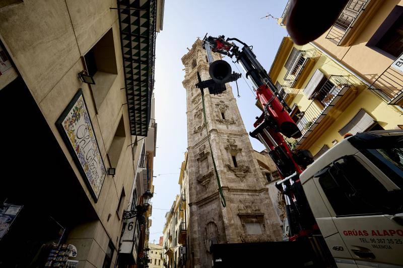 Bajada de las campanas de la iglesia Santa Catalina en Valencia