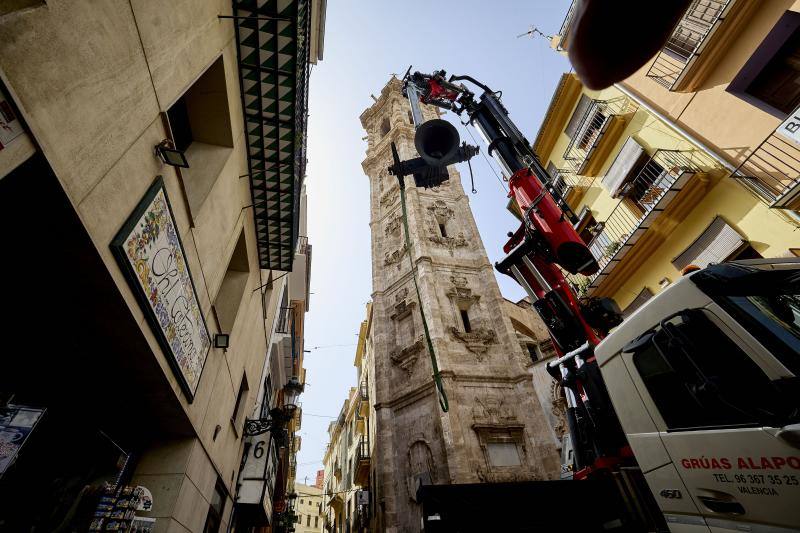 Bajada de las campanas de la iglesia Santa Catalina en Valencia