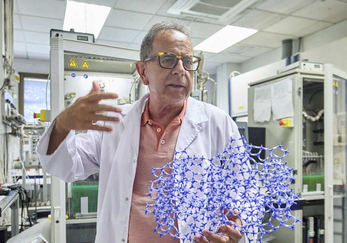 El científico valenciano Avelino Corma, en el Instituto de Tecnología Química de la UPV