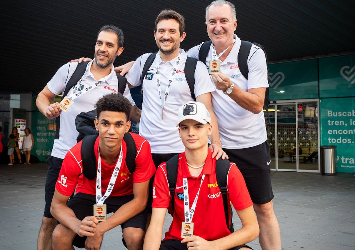 Ferran Pizcueta, Xavi Albert, Pedro Durán (arriba), Sergi Kemu y Didac Debolla, en Valencia.