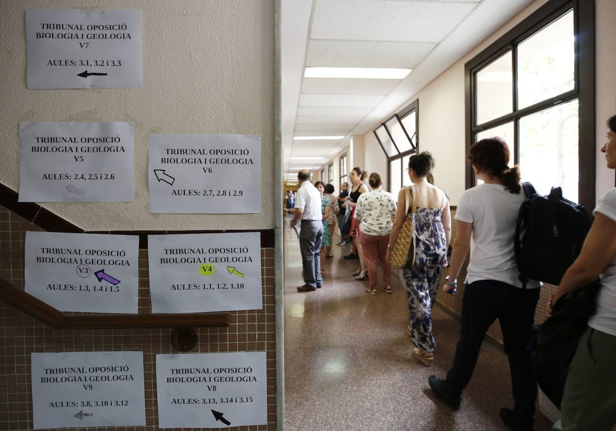 Oposiciones de Secundaria en un centro de Valencia, en una foto de archivo.