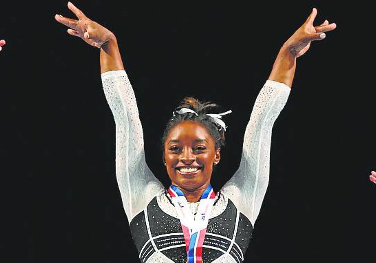 Imagen principal - Simone Biles, Marta García y Michael Phelps son otros de los deportistas que han priorizado en el cuidado de su salud mental.