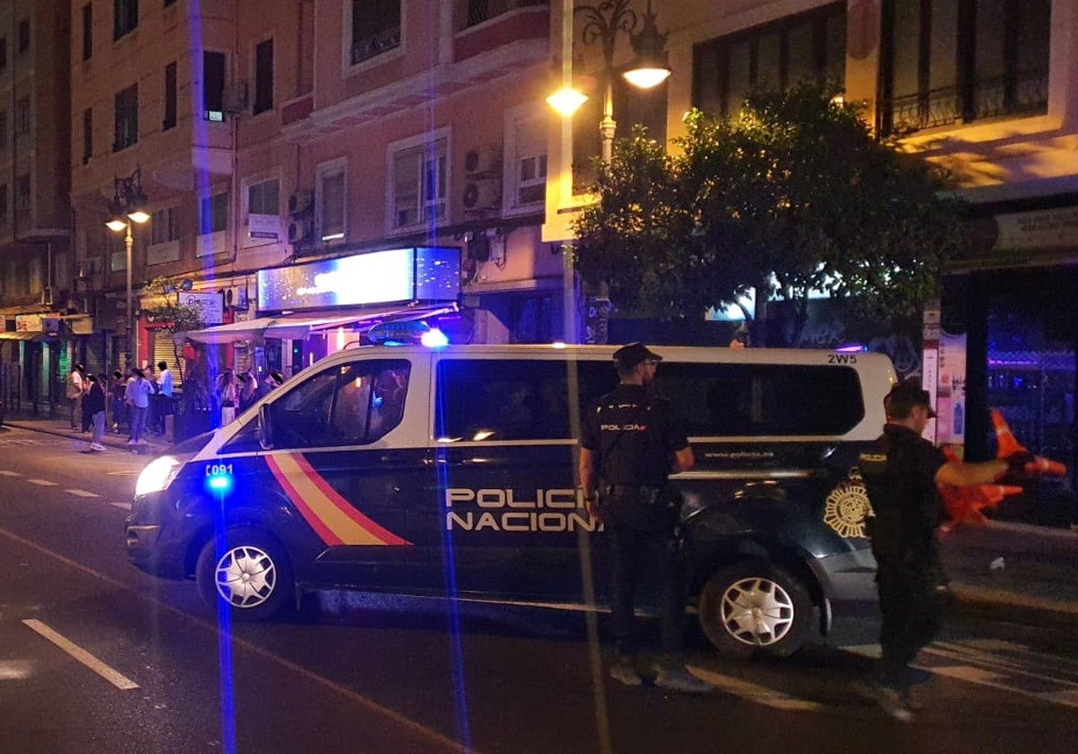 Un control rutinario de la Policía Nacional en Valencia.