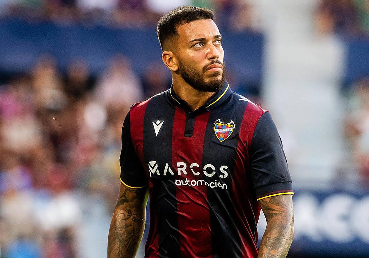 Rubén Vezo, durante el partido del Levante contra el Burgos.