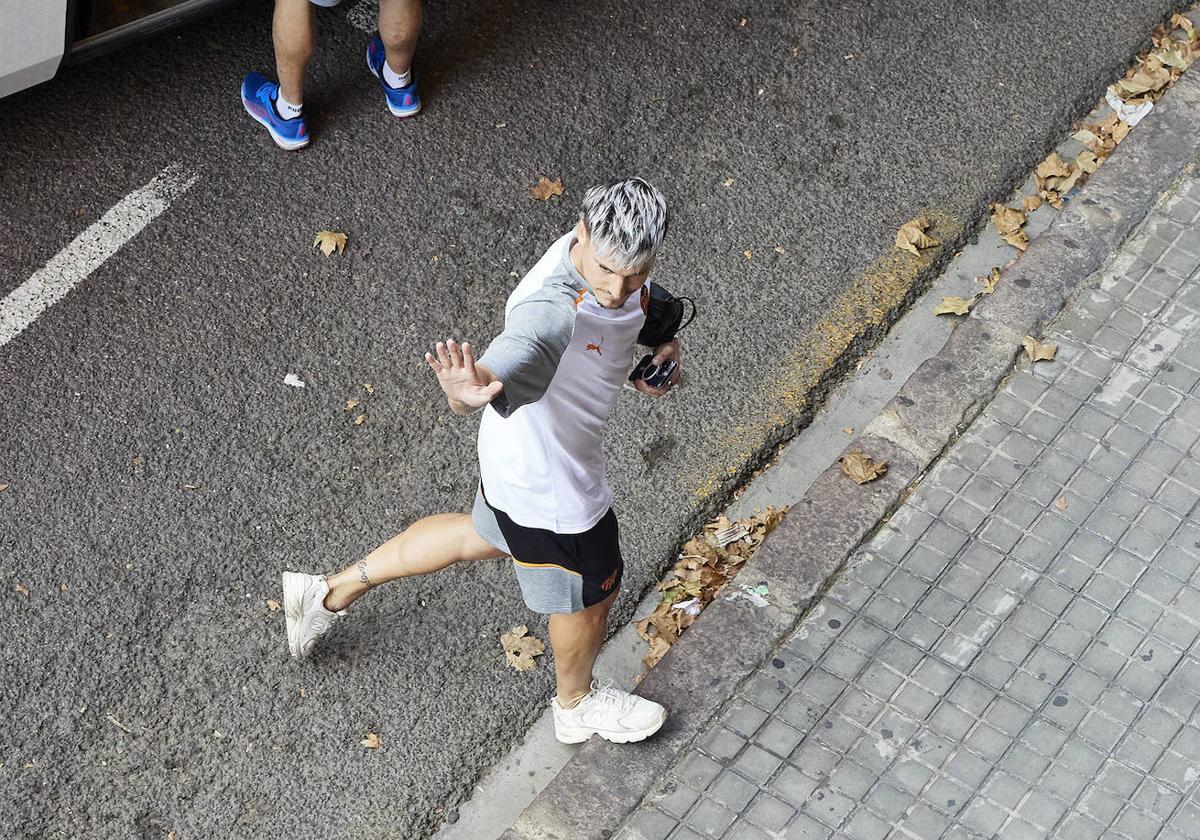 Sergi Canós, llegando a Mestalla.