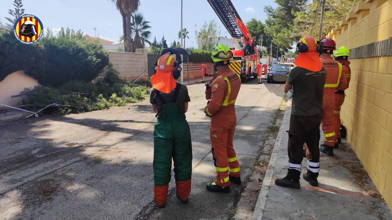 Los bomberos intervienen en l&#039;Eliana y Xàtiva por los efectos de la lluvia