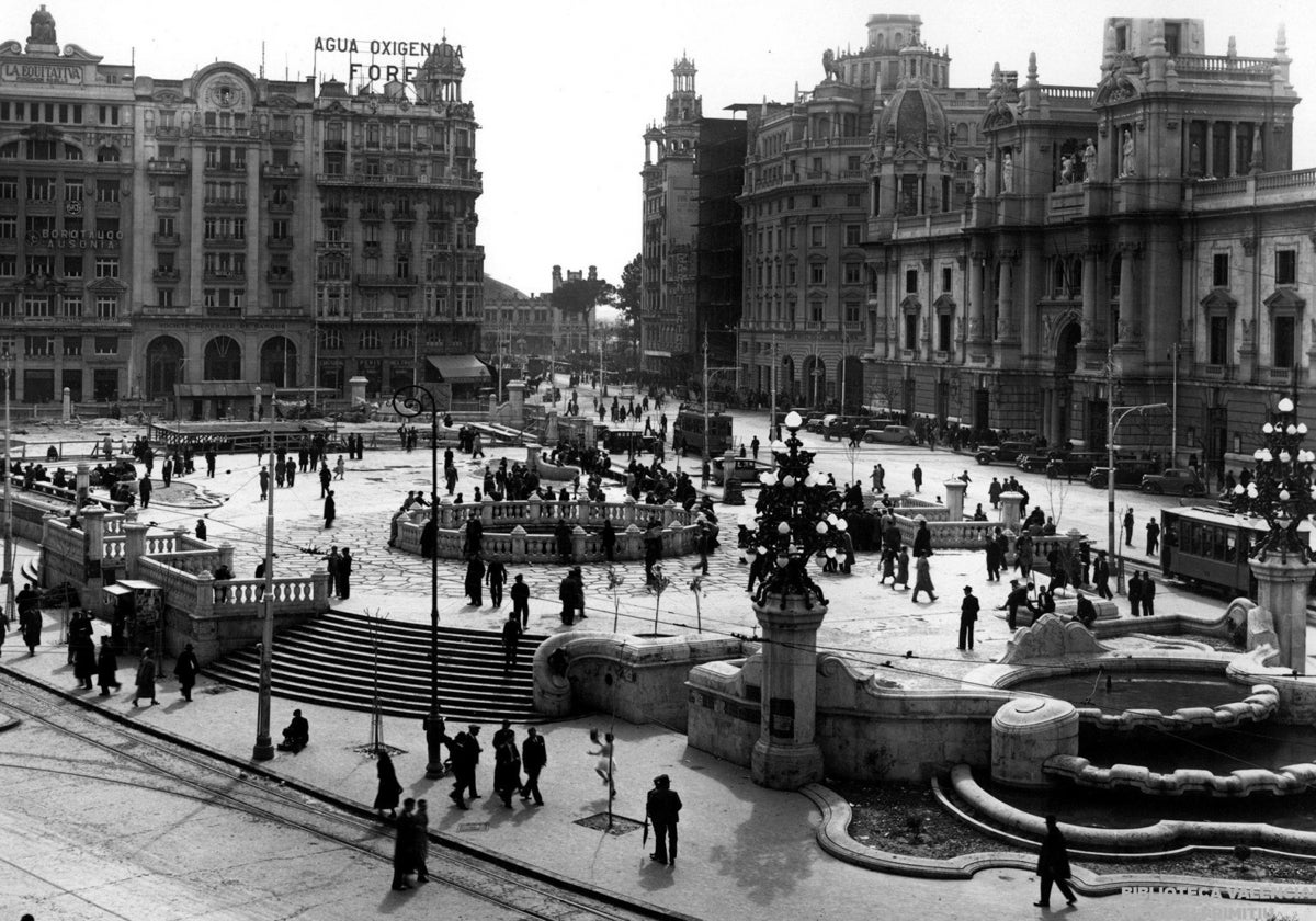 Panorámica de la plaza en algún momento entre los años 30 y 60 del pasado siglo.