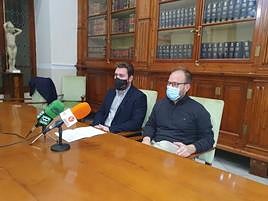 Ortells junto al concejal de Cultura en la presentación de la programación del Espai.