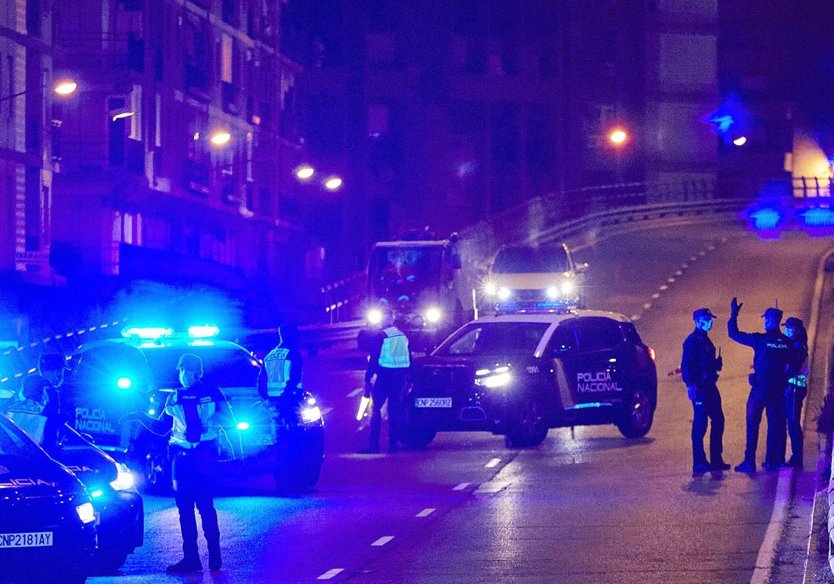 Imagen de archivo de un control de la Policía Nacional en Valencia.