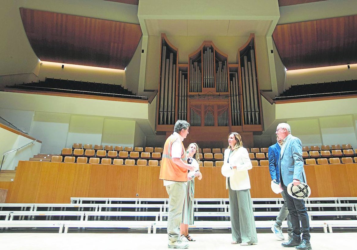 La alcaldesa María José Catalá visita el Palau de la Música.