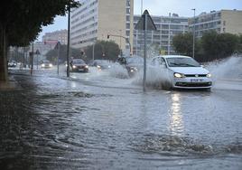 La lluvia descarga sobre Castellón, este sábado.