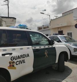 Guardia Civil y Policía Local intervinieron para frenar la pelea.