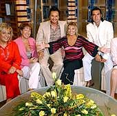 María Teresa Campos con sus colaboradores de 'Día a Día' en una imagen de archivo.