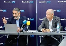 Héctor Dominguis, presidente de Fundación LAB, y Enrique Soto, director de la entidad.