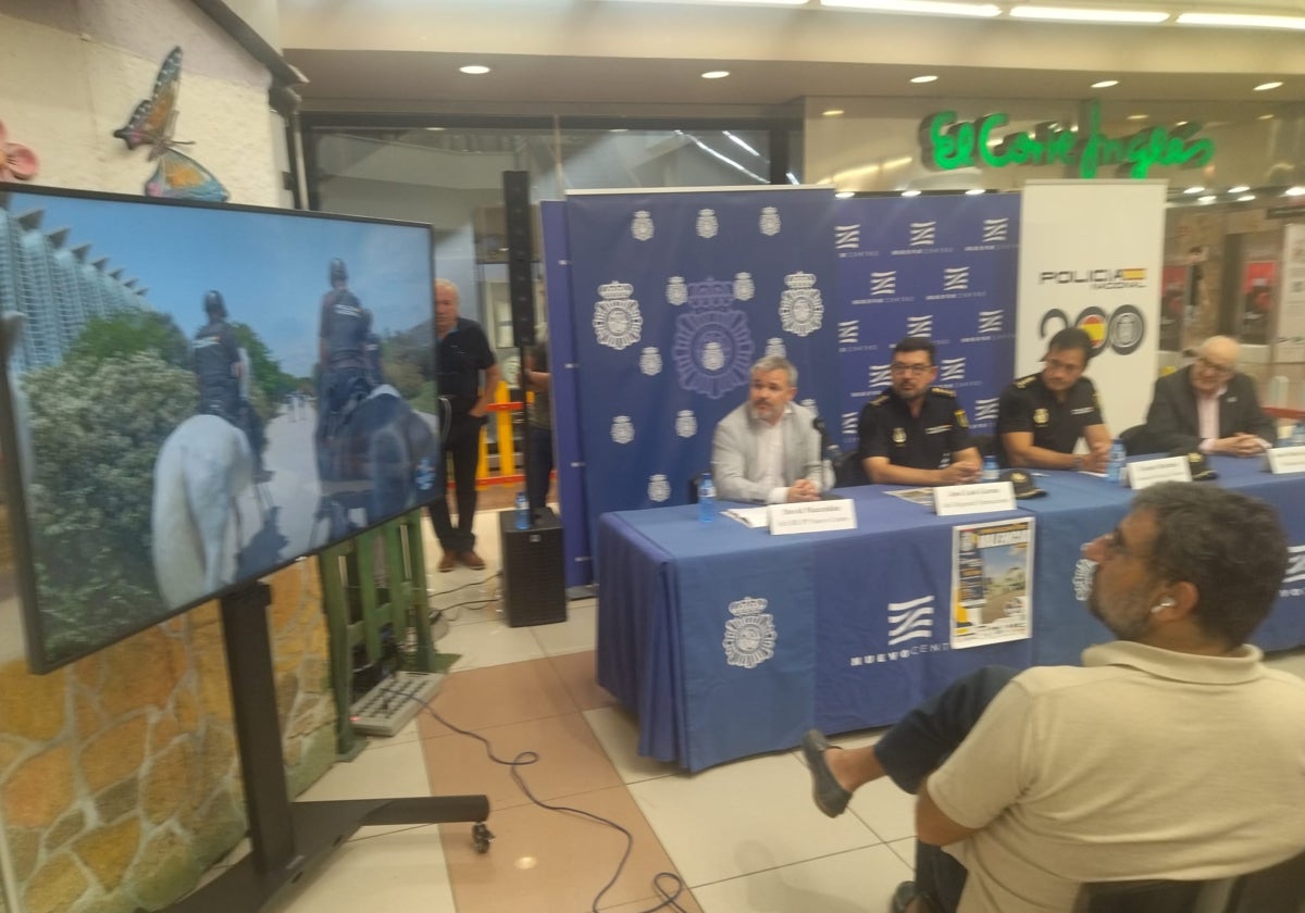 Un momento de la presentación de la carrera solidaria.