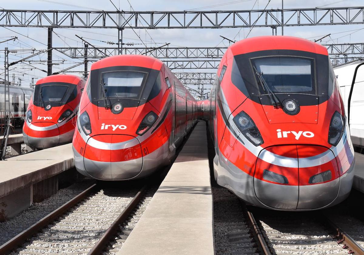 Varios trenes de alta velocidad de la compañía.