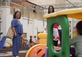 La concejala de Educación, en su visita a una de las guarderías.