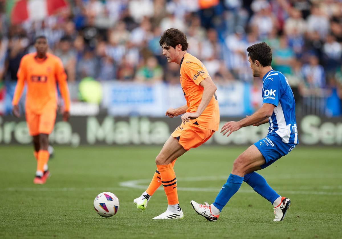 Javi Guerra en el partido frente al Alavés en Mendizorroza.