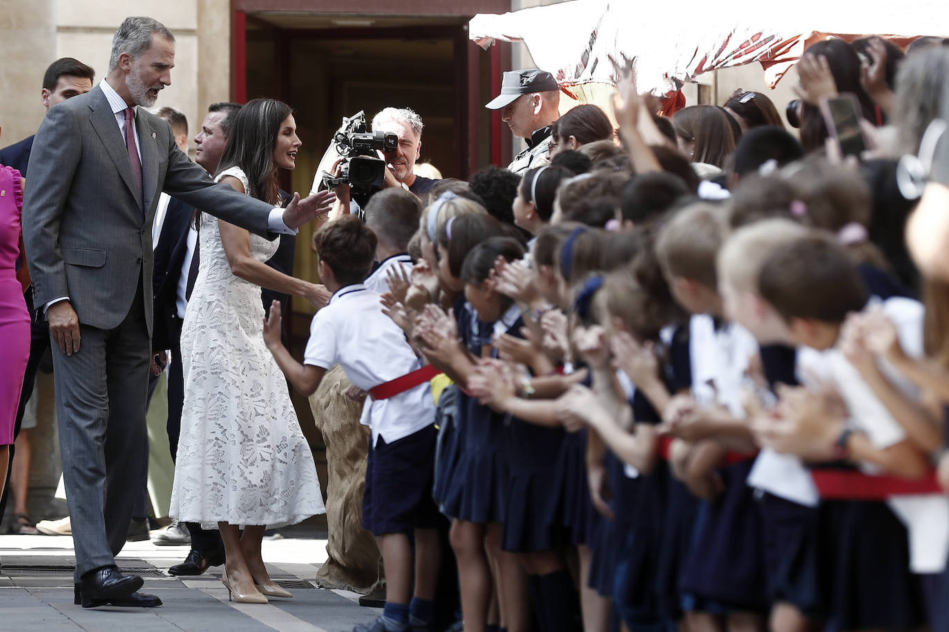 El entrañable gesto de Letizia con Felipe VI en Pamplona