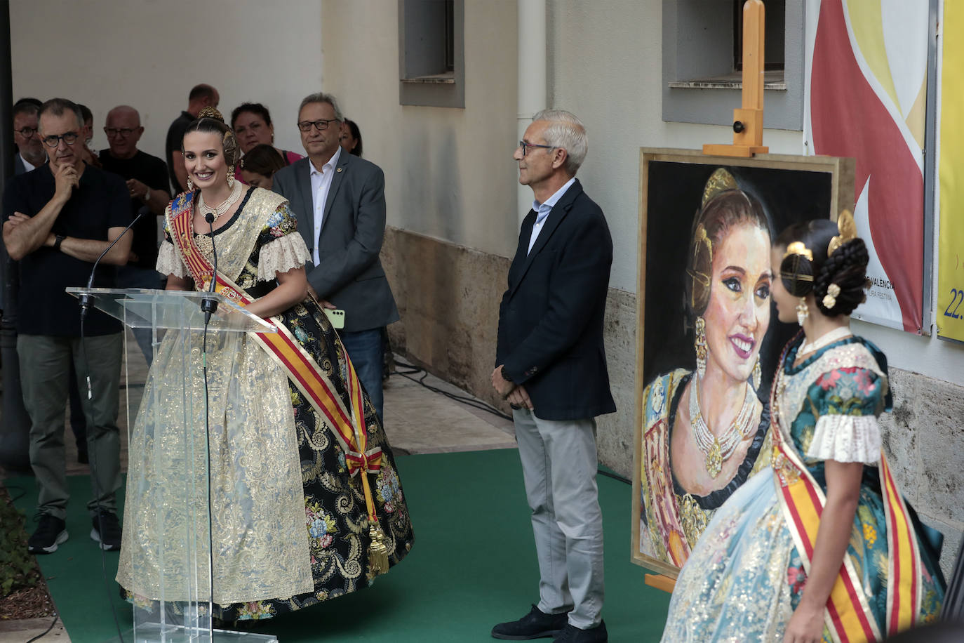 El retrato de Laura Mengó ya luce en el Museo Fallero: así ha sido la presentación