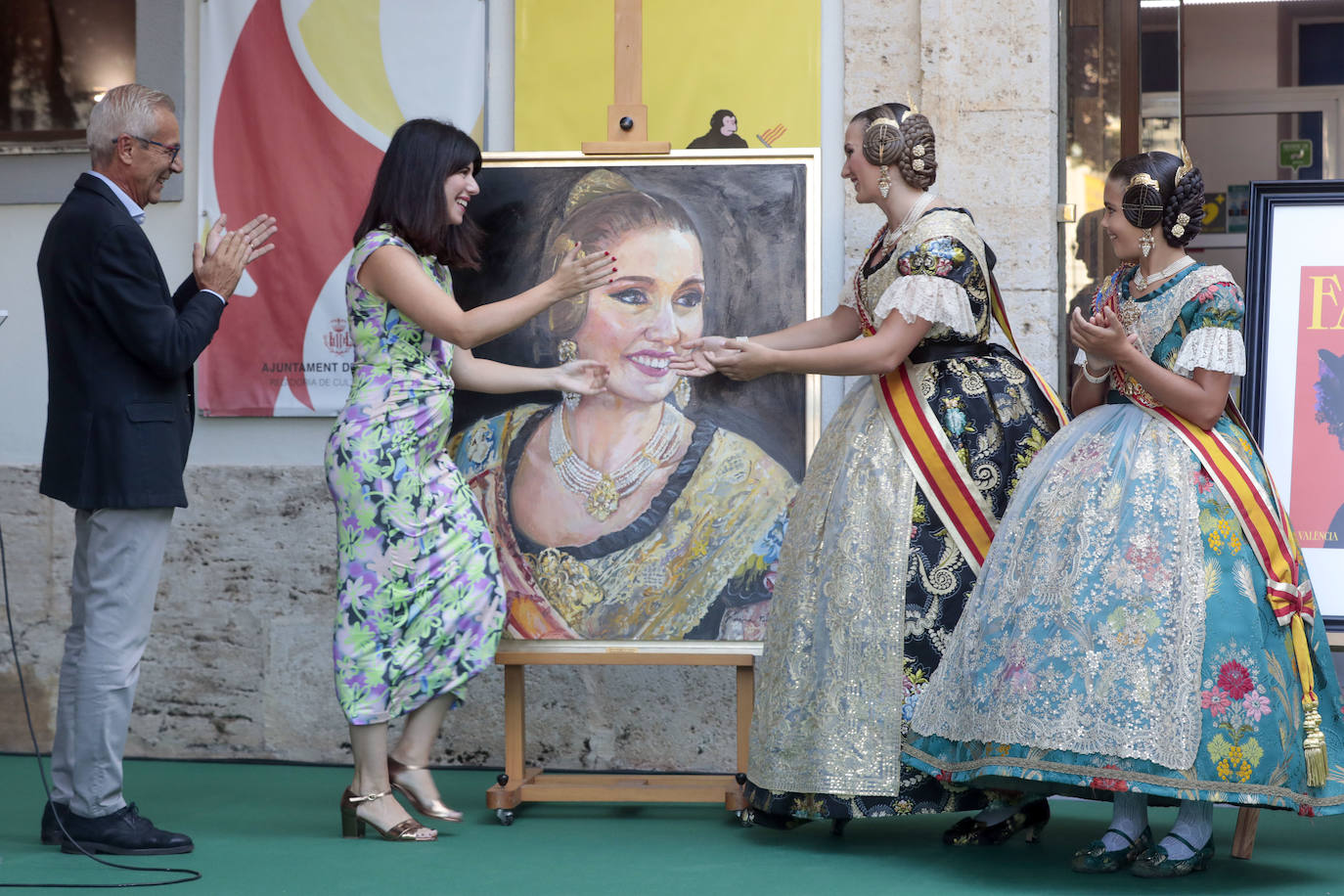 El retrato de Laura Mengó ya luce en el Museo Fallero: así ha sido la presentación