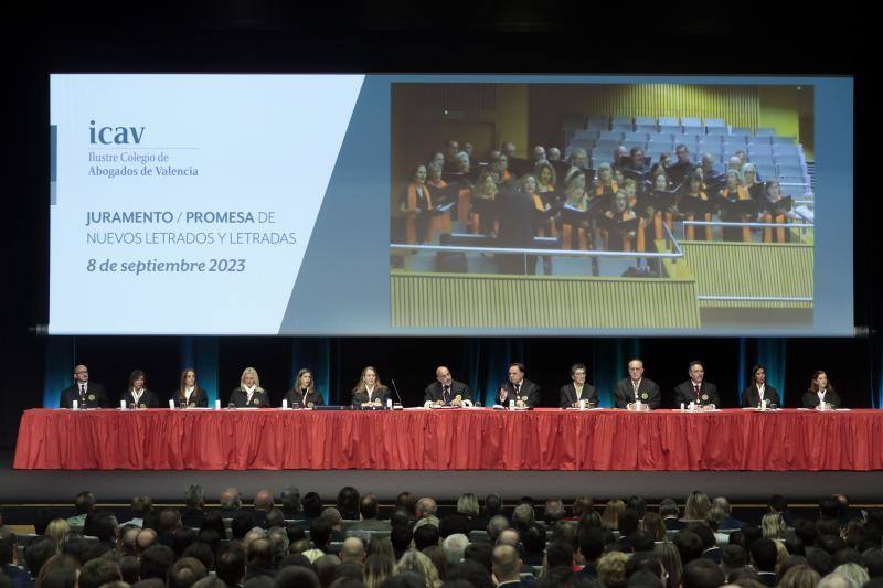 Los nuevos abogados valencianos realizan su acto de jura en el Palacio de Congresos de Valencia