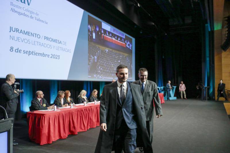 Los nuevos abogados valencianos realizan su acto de jura en el Palacio de Congresos de Valencia