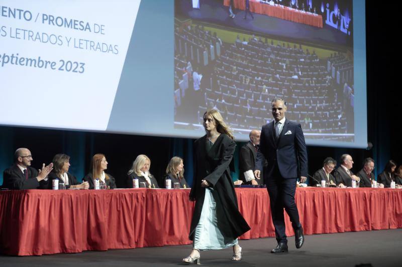 Los nuevos abogados valencianos realizan su acto de jura en el Palacio de Congresos de Valencia