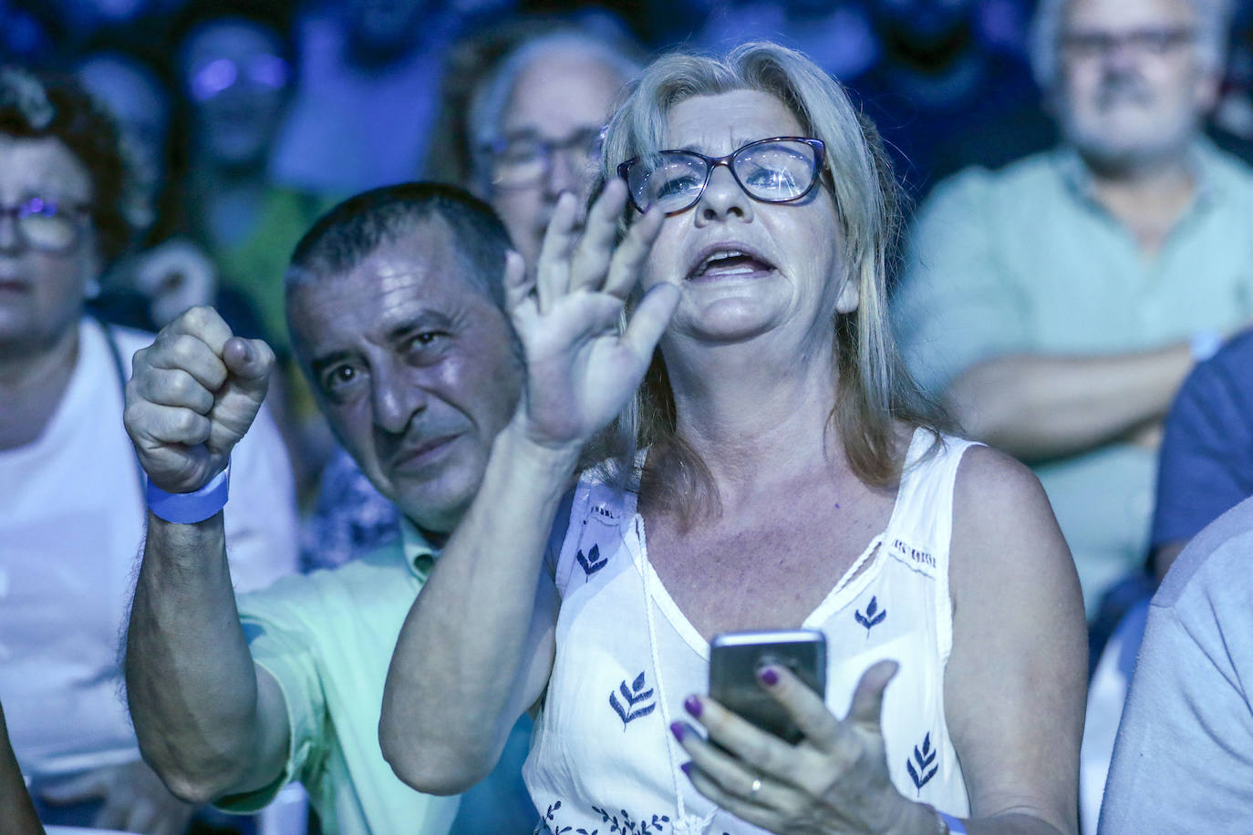 Un eterno Miguel Ríos pone a bailar a Valencia