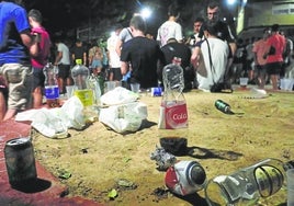 Un botellón en Valencia, en una imagen de archivo.