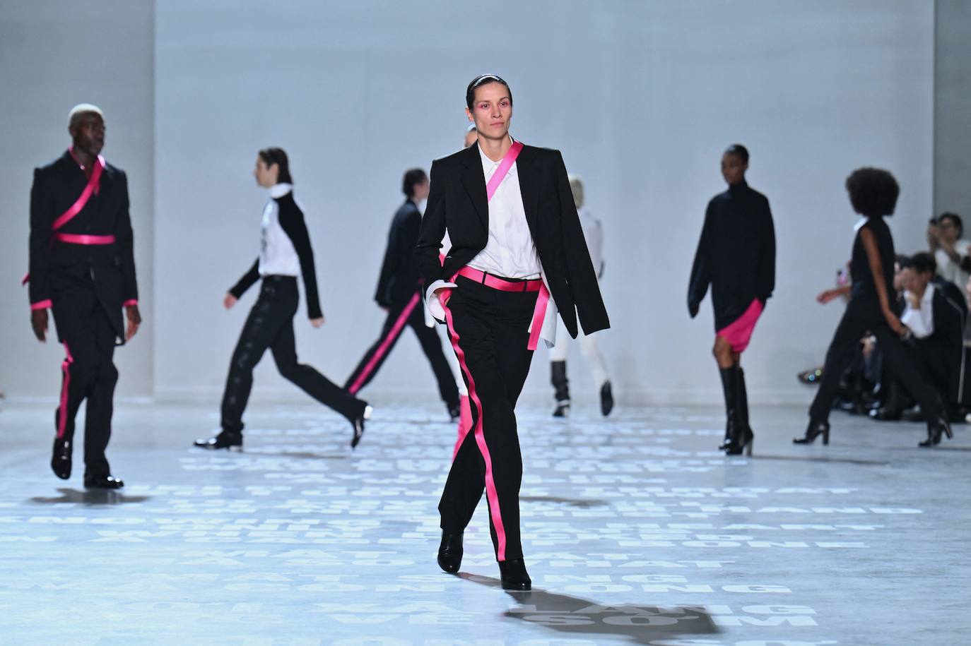 Diseños de Helmut Lang en la New York Fashion Week 2023