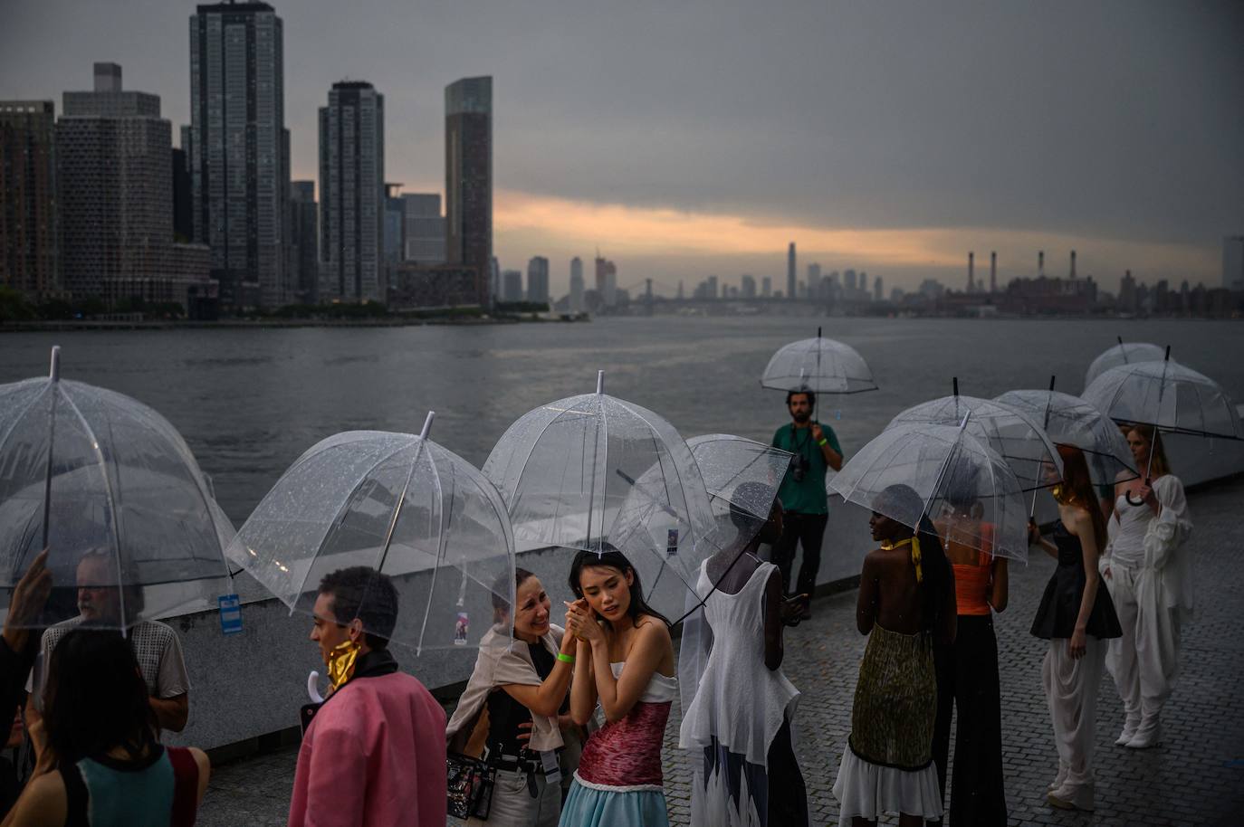 Diseños de Prabal Gurung en la New York Fashion Week 2023