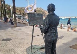 La estatua de Sorolla que preside el paseo dedicado al pintor.