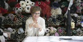 Isabel Sanchis, en su atelier de Benaguasil.