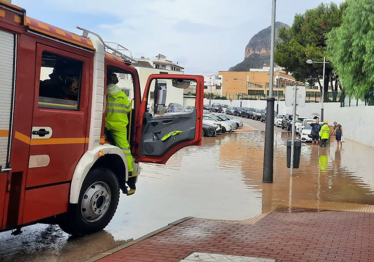 Imagen principal - Incidencias en Xàbia por la lluvia. 