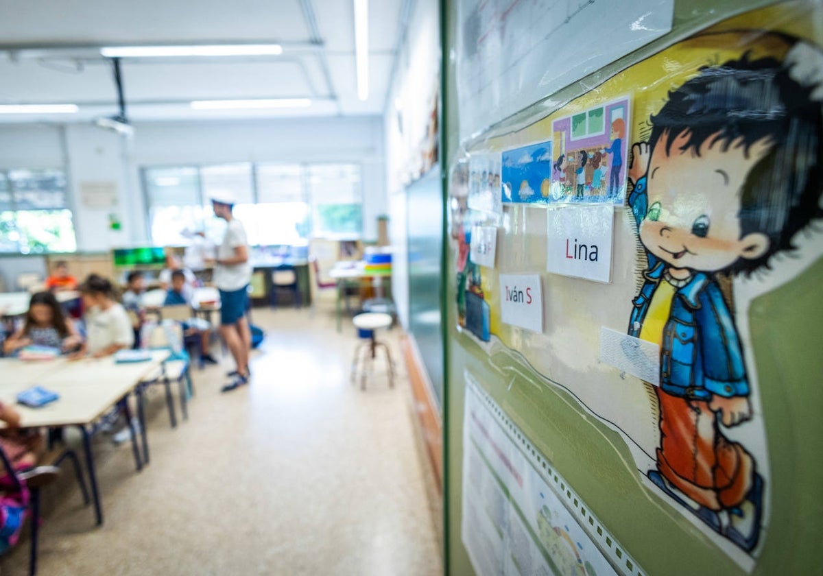 Alumnos del colegio La Constitución de Quart, durante el primer día de clases.