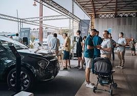 Muchos valencianos han podido probar las diferentes marcas que en Ecomov se están dando cita.