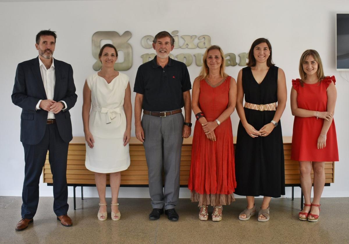 De izquierda a derecha, Juan Gallur, director de Banca Empresa de Caixa Popular; Alicia Soler, directora de Zona de Caixa Popular; Rosendo Ortí, director general de Caixa Popular; Eva Blasco, presidenta de EVAP; Cristina Argente, directora de EVAP, y  Mar Mestre, directora de Comunicación de Caixa Popular y responsable del proyecto Caixa Popular Dona.