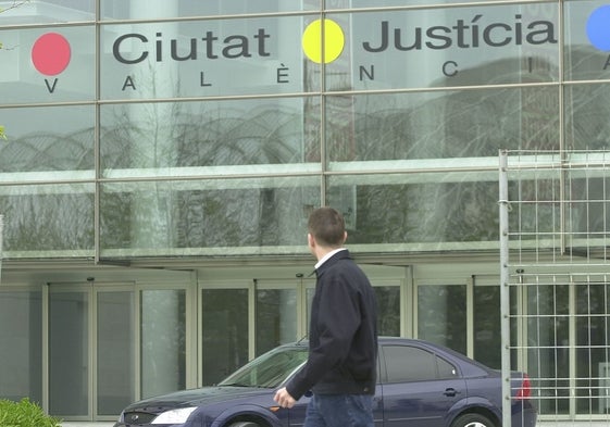 Fachada de la Ciudad de la Justicia de Valencia.